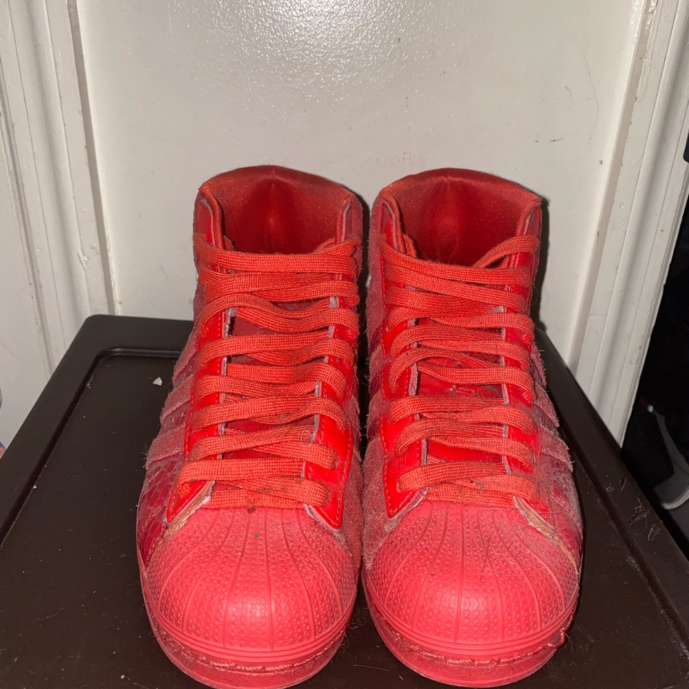 Snakeskin and Suede Cover The adidas size 7